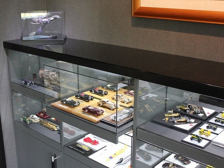 NZ Glass Display Cases See our cases in action